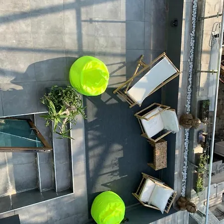 Penthouse Group 4 4* Bucureşti