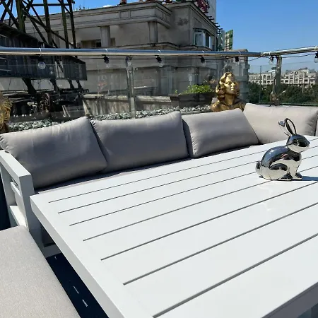 Penthouse Group 4 Bed & Breakfast