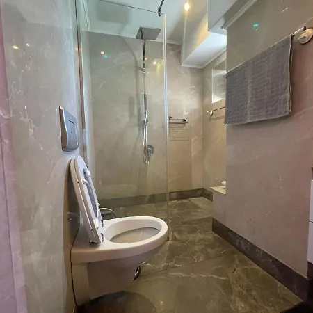 Penthouse Group 4 Bed & Breakfast Bucharest