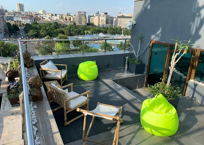 Penthouse Group 4 Bed and breakfast Bucarest