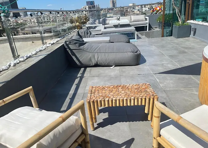 Penthouse Group 4 Couette-café