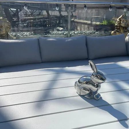 Bed & Breakfast Penthouse Group 4